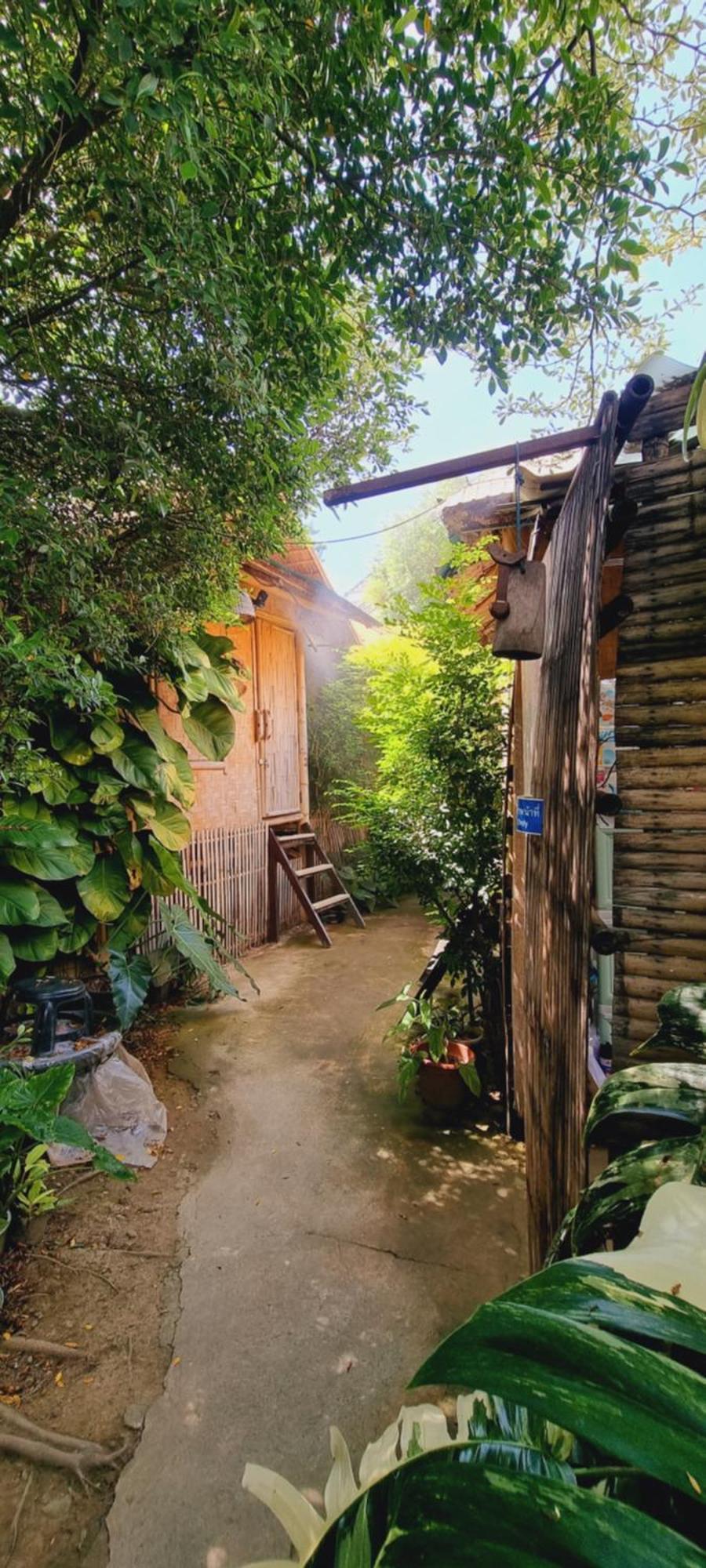 Fundee Story Guesthouse Bamboo House In Chiang Mai Old Town Exterior foto
