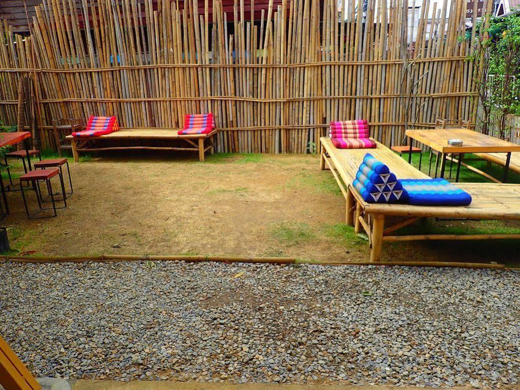 Fundee Story Guesthouse Bamboo House In Chiang Mai Old Town Exterior foto