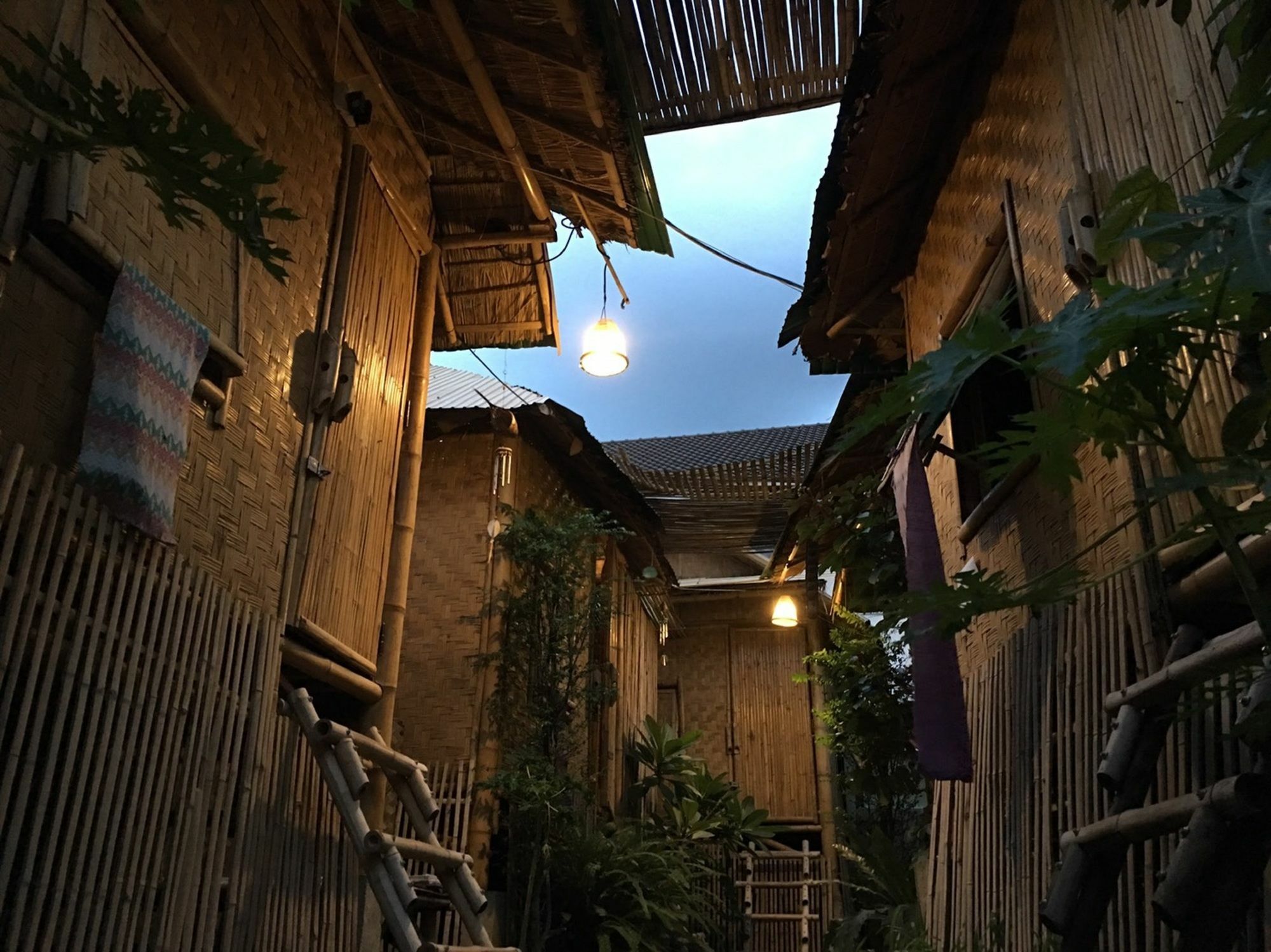 Fundee Story Guesthouse Bamboo House In Chiang Mai Old Town Exterior foto