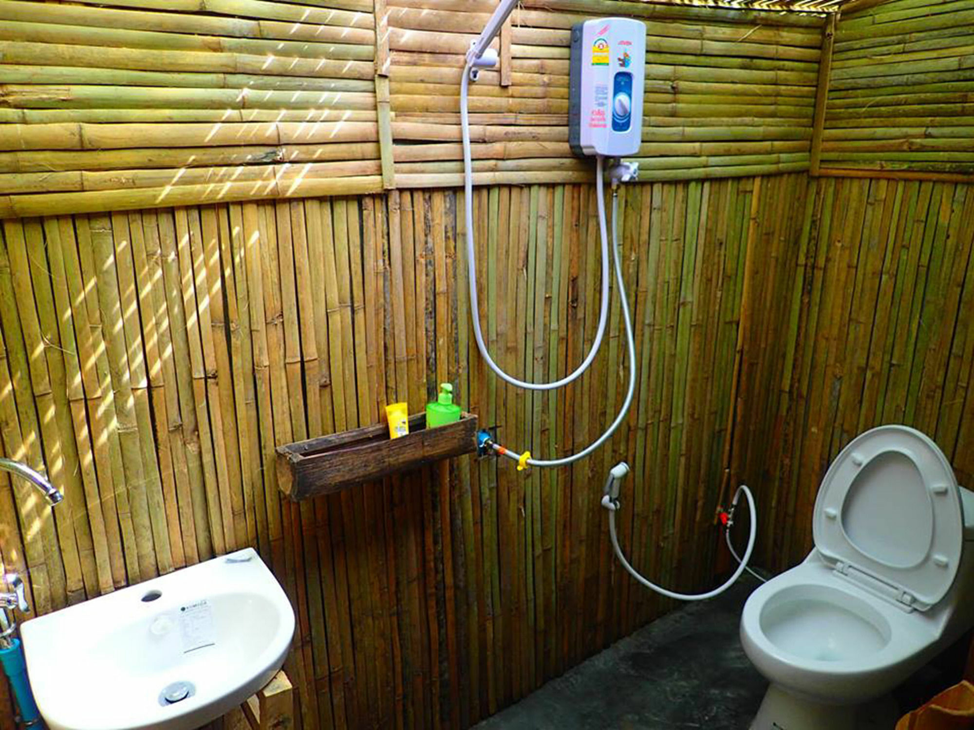 Fundee Story Guesthouse Bamboo House In Chiang Mai Old Town Exterior foto
